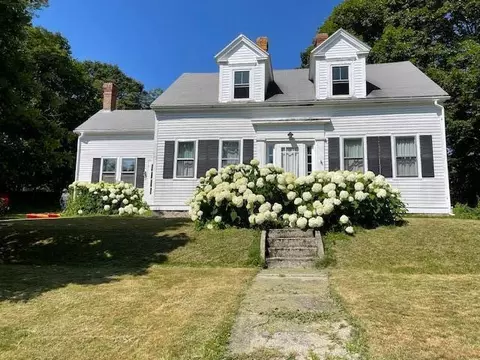 11 Sunset Rd, Deer Isle, ME 04627