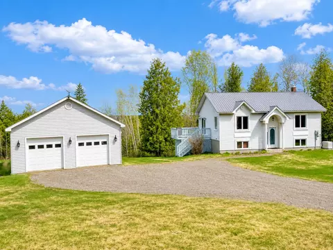 134 Mcdonald Rd, Castle Hill, ME 04757