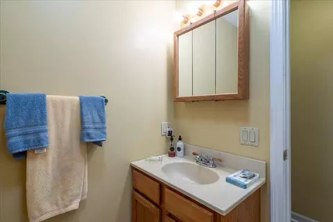 Bath - 11 Simon Rd, Waldoboro, ME 04572 photo 2 of 2
