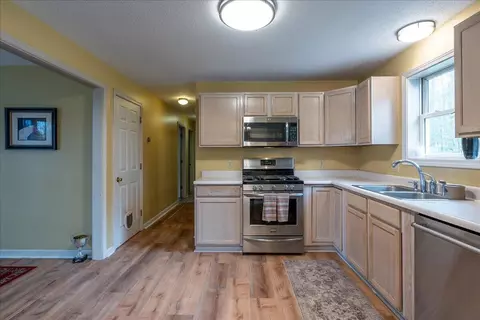 Entry Way - 11 Simon Rd, Waldoboro, ME 04572 photo 2 of 4