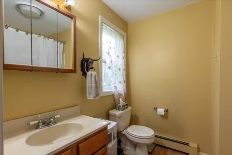 Bath - 11 Simon Rd, Waldoboro, ME 04572 photo 1 of 2