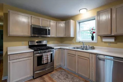 Kitchen - 11 Simon Rd, Waldoboro, ME 04572 photo 2 of 4