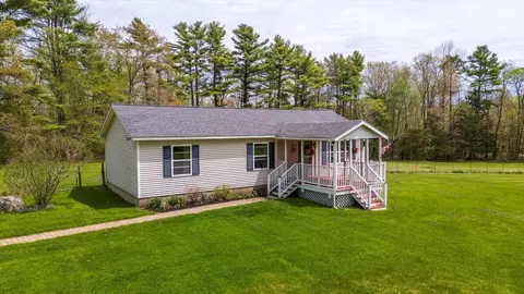 11 Simon Rd, Waldoboro, ME 04572