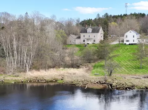 4 Elliot St, Machias, ME 04654