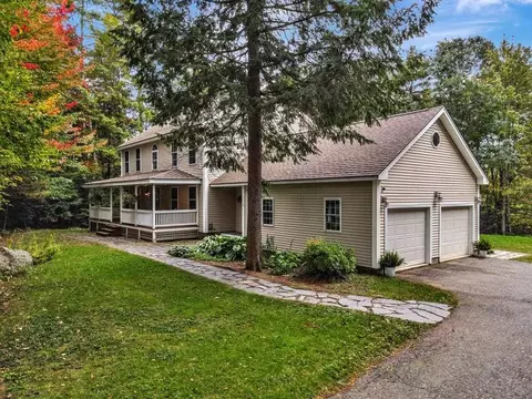 8 Wedgewood Dr, Oakland, ME 04963