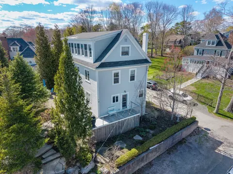 4 Oak St, Kennebunk, ME 04043