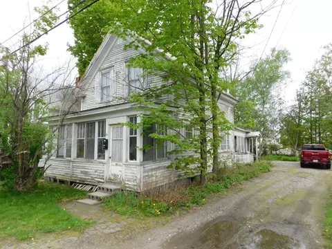 25 Leavitt St, Skowhegan, ME 04976