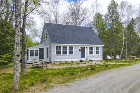 38 Thurlow Rd, Lincolnville, ME 04849