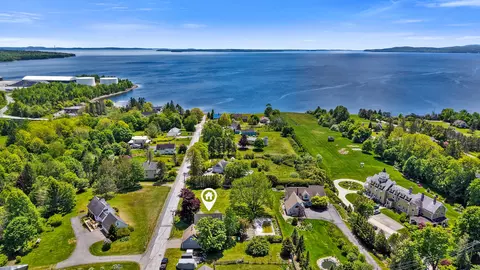 3 Navy St, Searsport, ME 04974