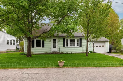 13 Joy St, Springvale, ME 04083