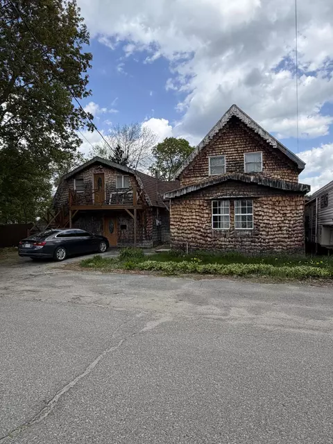 165 Knox St, Millinocket, ME 04462