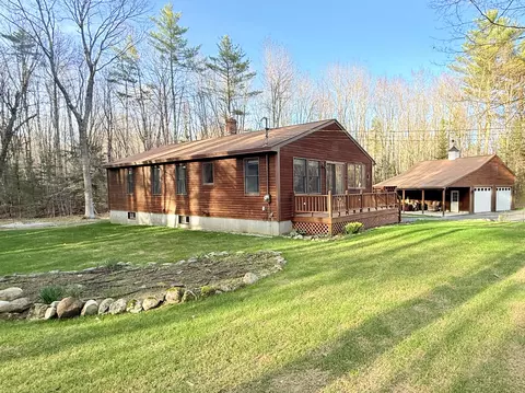 8 Newton Dr, Waterboro, ME 04061