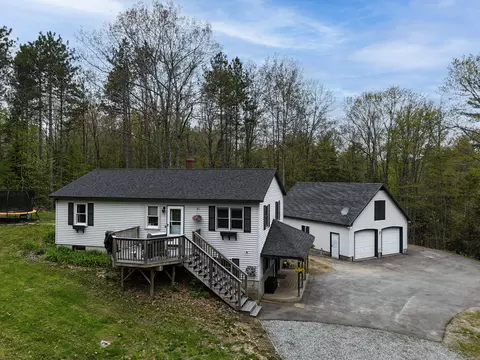 39 Fairbanks Rd, Wayne, ME 04284