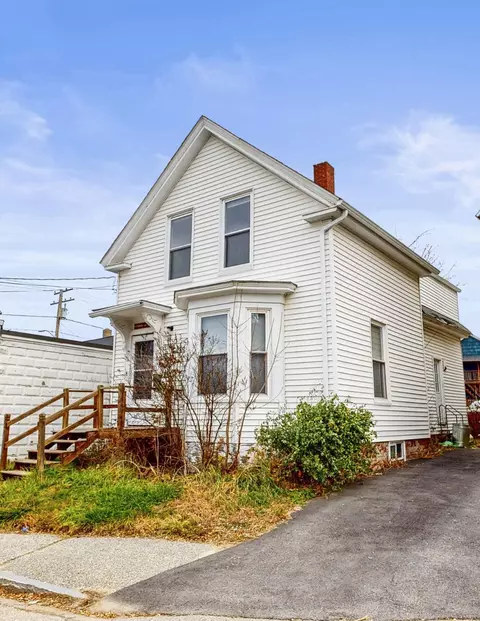 8 Howe St, Lewiston, ME 04240