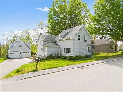 60 Heath St, Oakland, ME 04963