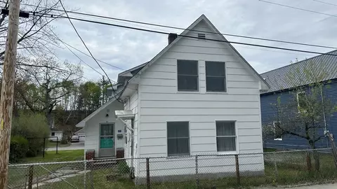 41 York St, Millinocket, ME 04462