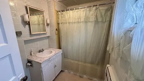 Bath - 41 York St, Millinocket, ME 04462 photo 1 of 3