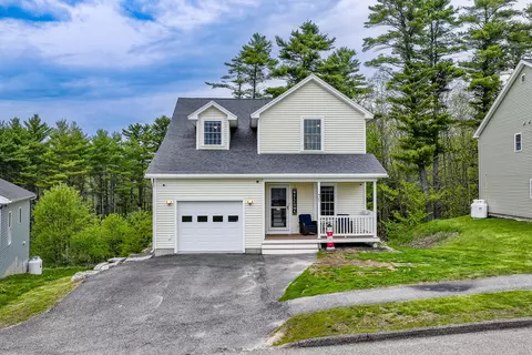 31 Village Cir, Augusta, ME 04330