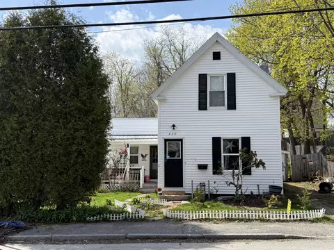 230 Oak St, Lewiston, ME 04240