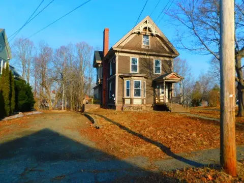 10 Elm St, Houlton, ME 04730