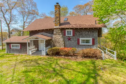 14 Summit Rd, Boothbay Harbor, ME 04538