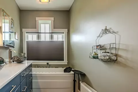 Bath - 357 Shore Rd, Perry, ME 04667 photo 2 of 4