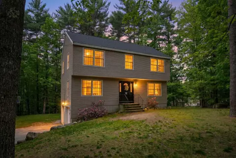 12 Monroe Dr, Naples, ME 04055