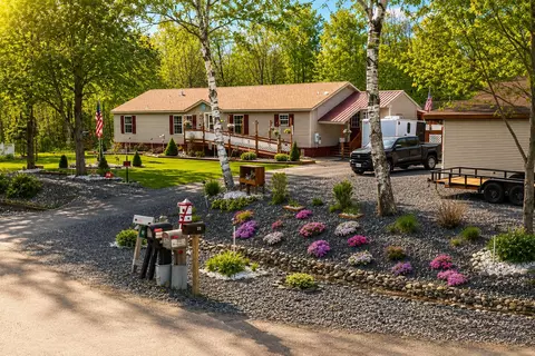 38 Kelly Cir, Sidney, ME 04330