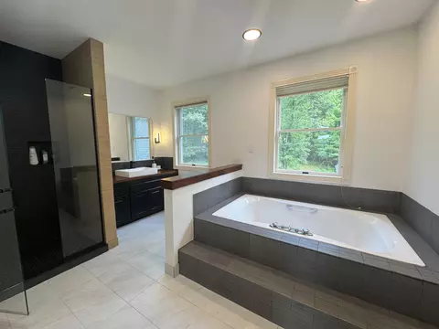 Bath - 20 Freeman Ct, Windham, ME 04062 photo 2 of 2