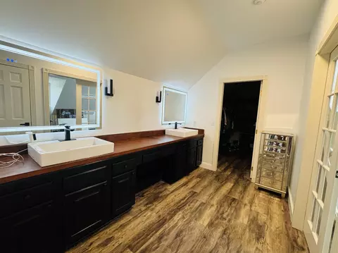 Bath - 20 Freeman Ct, Windham, ME 04062 photo 5 of 6