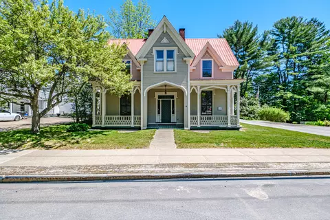 9 N High St, Bridgton, ME 04009