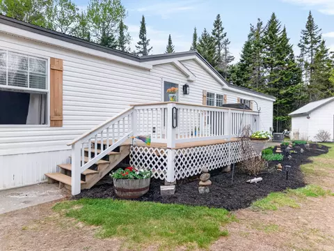 51011 Country Ln, Kingfield, ME 04947