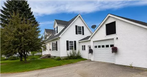 7 Pine St, Norway, ME 04268