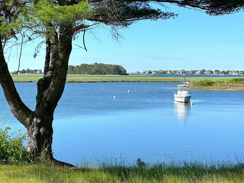 5 Melbourne Dr, Scarborough, ME 04074