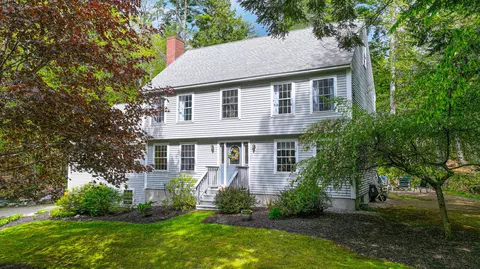25 Jefferson Ct, Naples, ME 04055