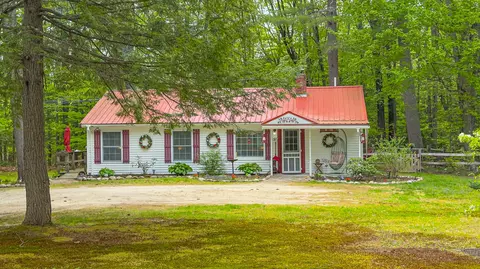 32 Middle Ridge Rd, Bridgton, ME 04009