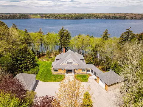 127 Treasure Point Rd, Saint George, ME 04860