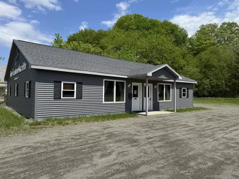 97 Church St, Dexter, ME 04930