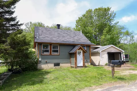14 Helen St, Auburn, ME 04210