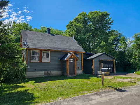 14 Helen St, Auburn, ME 04210