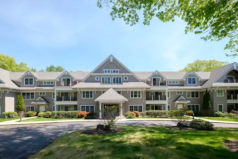 100 Shepards Cove Rd #H305, Kittery, ME 03904
