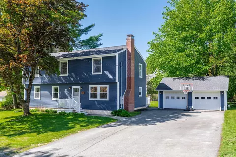 19 Hamlin Rd, Falmouth, ME 04105