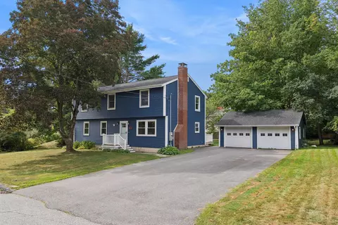 19 Hamlin Rd, Falmouth, ME 04105