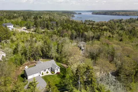 15 Shipbuilder Rd, Boothbay, ME 04544