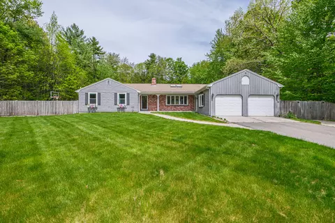 11 Brookside Dr, Falmouth, ME 04105