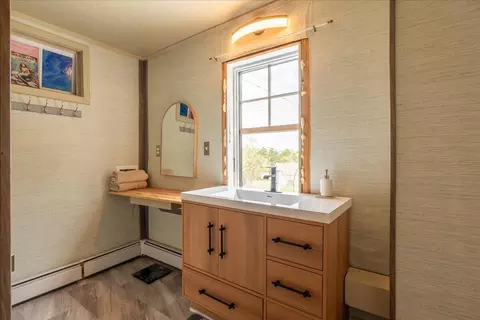 Bath - 33 Blake Farm Rd, Edgecomb, ME 04556 photo 1 of 3
