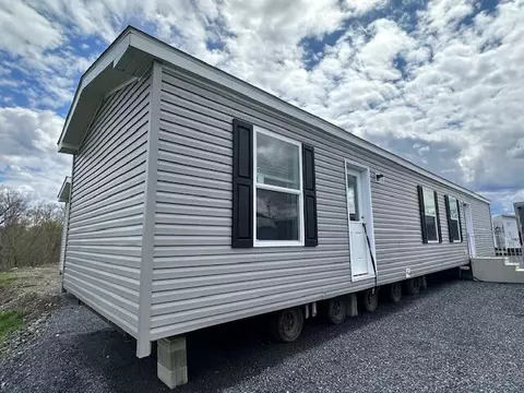 7 Marc Dr, Lisbon, ME 04252