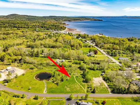 19 Old Stone Rd, Lincolnville, ME 04849