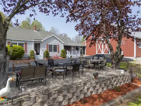 267 Alpine St, Paris, ME 04281