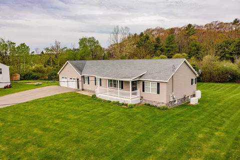 26 Forest Hl, Bucksport, ME 04416